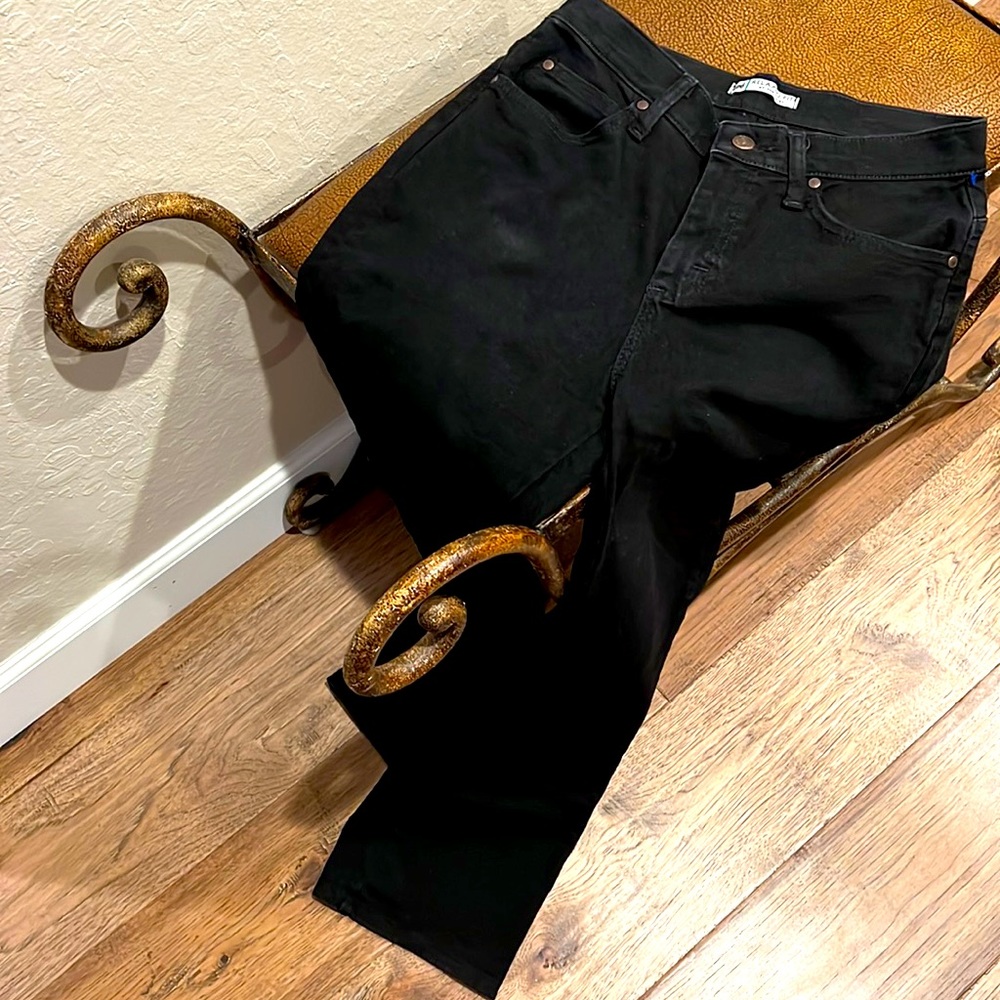 Like New Classic Lee Relaxed Fit At The Waist Black Jeans Size Petite 6!